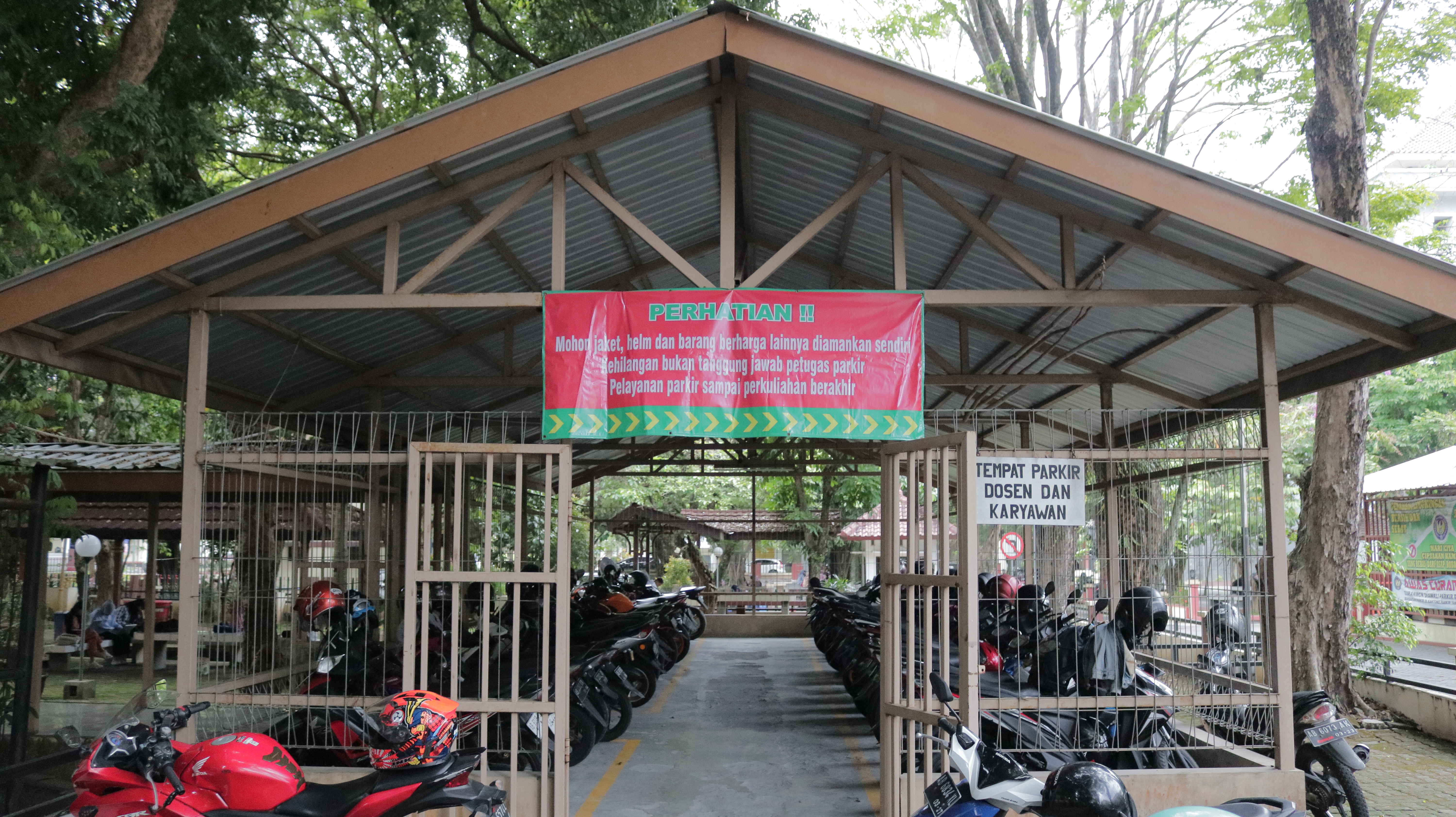 Area Parkir Dosen