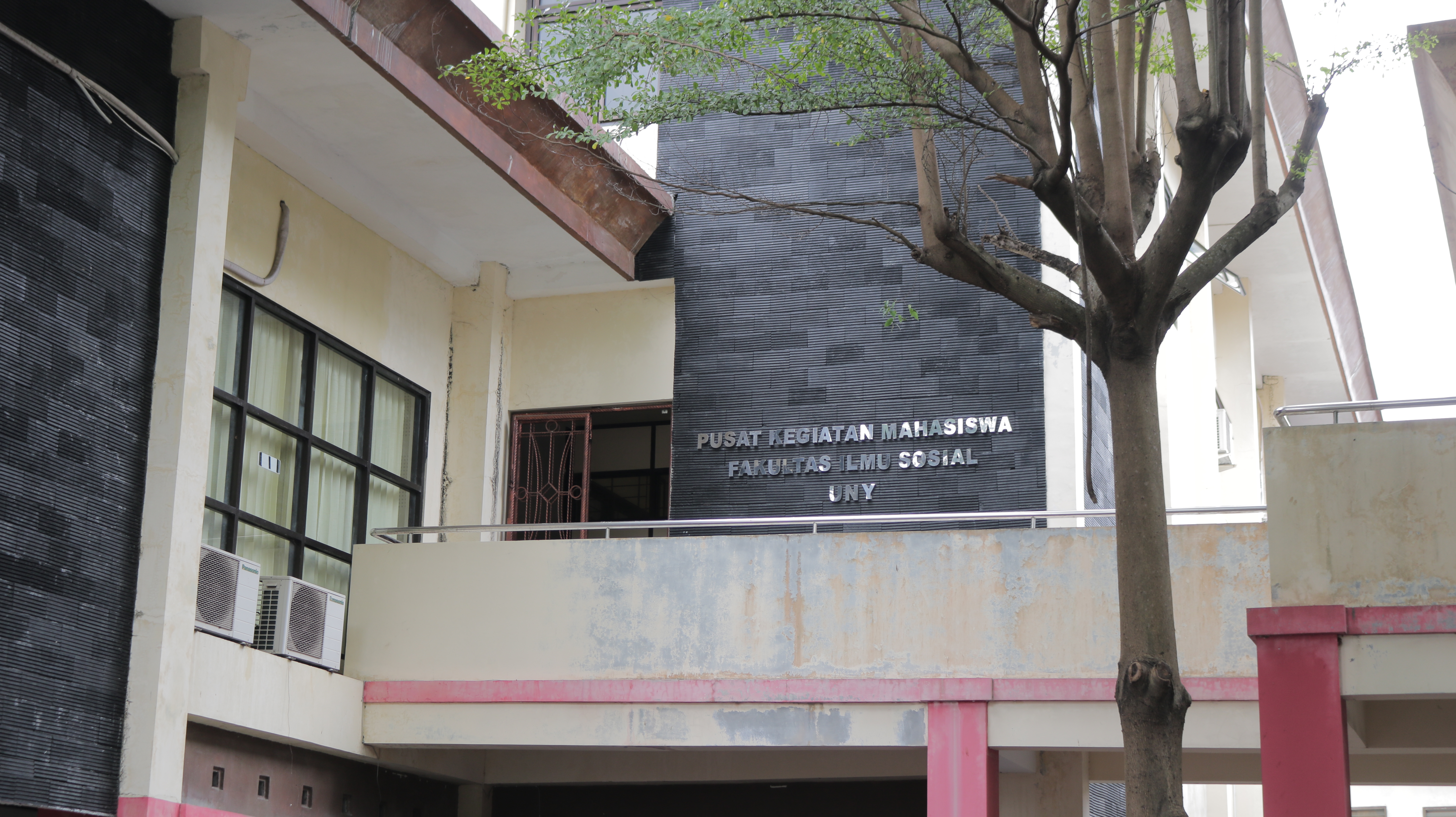 Gedung Pusat Kegiatan Mahasiswa FIS